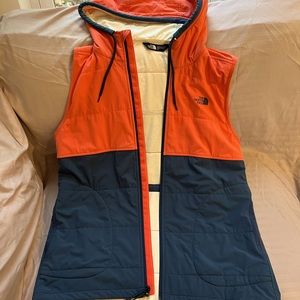 The North Face Women’s Large Vest with hood